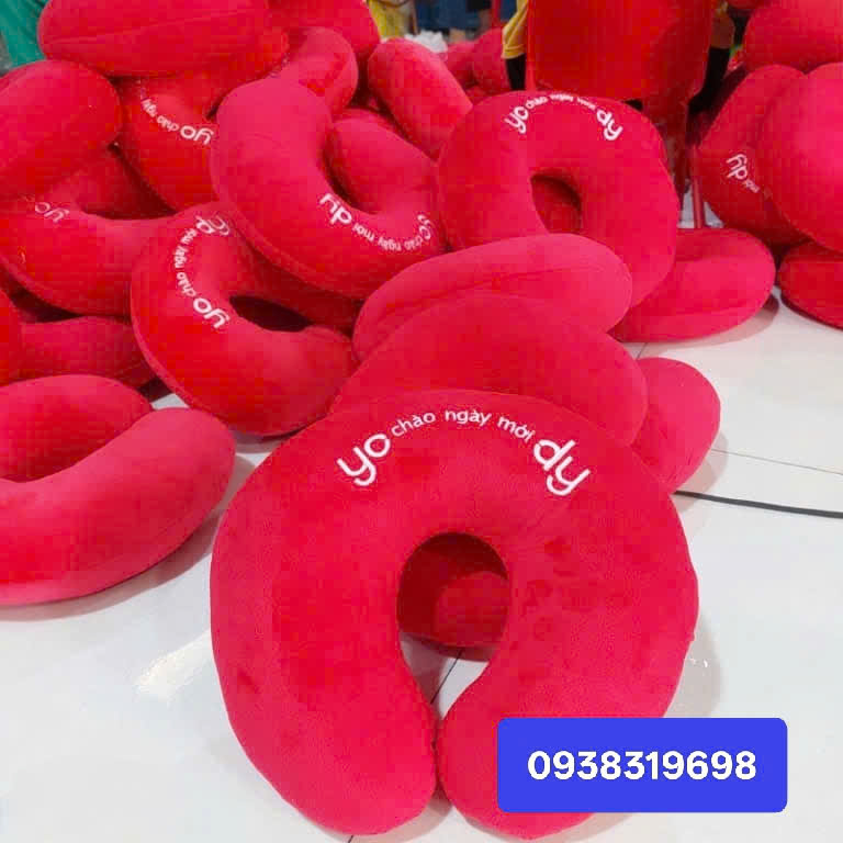 Thêu logo lên gối chữ u